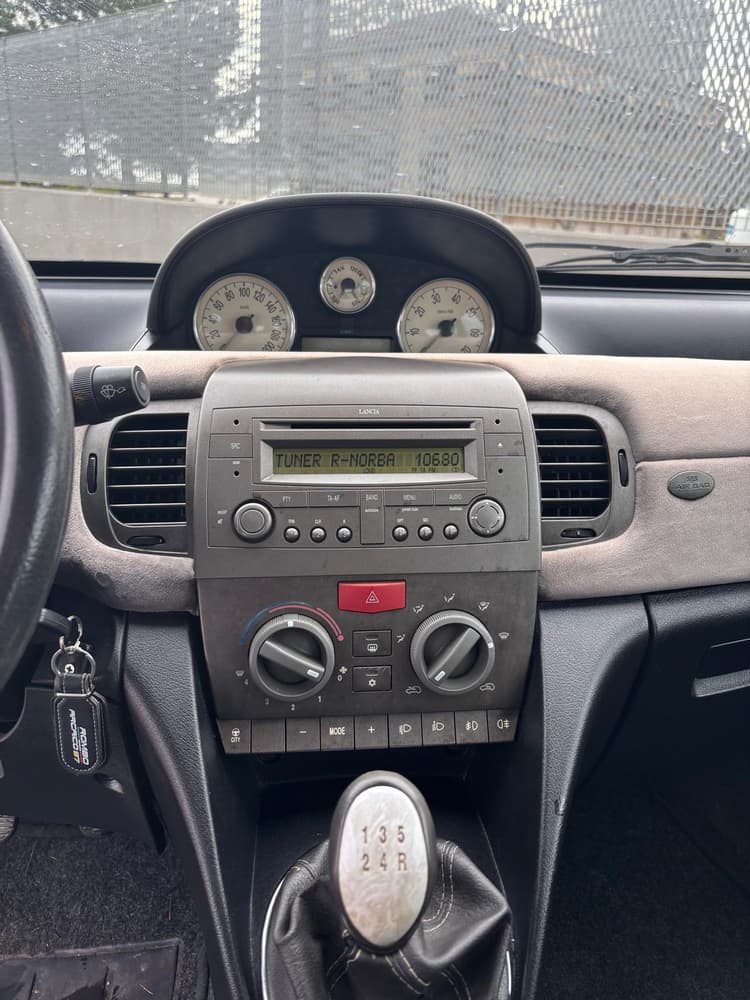Lancia Ypsilon 1.2 Benzina Argento 4