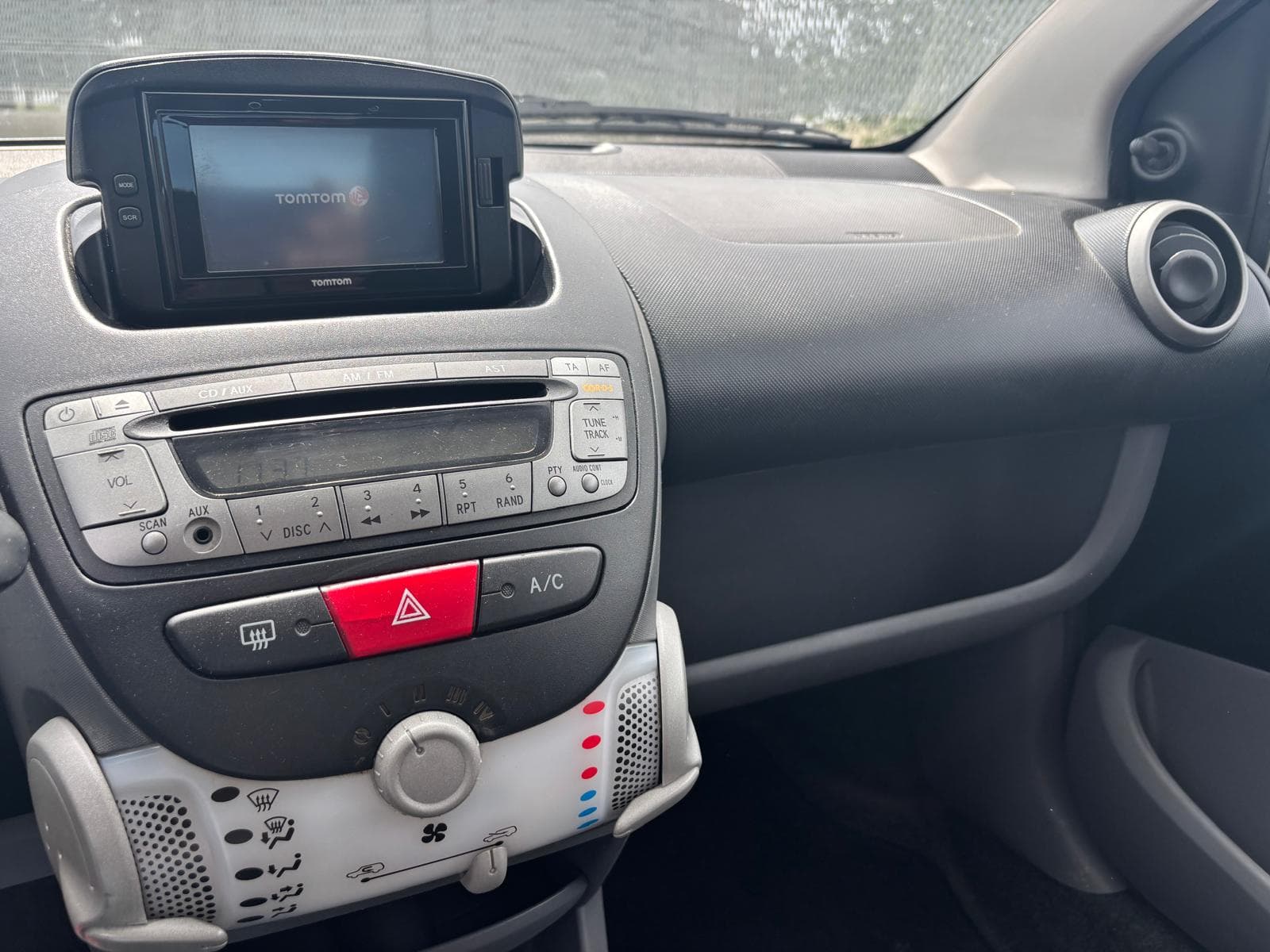 Toyota Aygo 1.0 12v Now Connect 16
